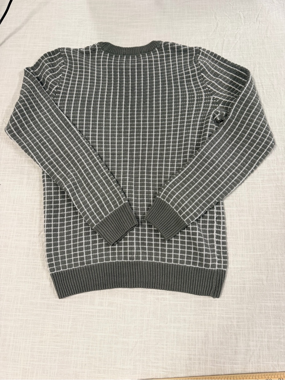 Women’s Grid Knit Crewneck Sweater - Gray medium - Picture 8 of 10